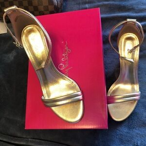 New in box Lilly Jenna Sandals size 8